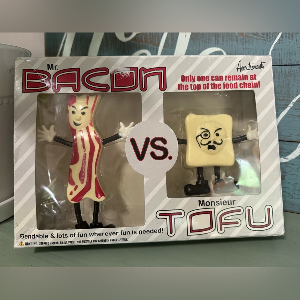 MR BACON vs
MONSIEUR TOFU - Picture 3 of 8